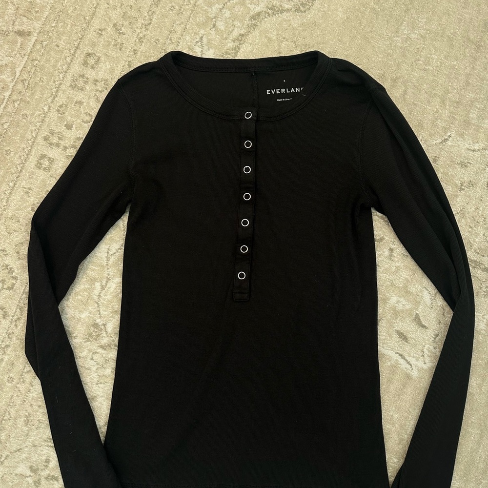 Everlane Black Long-Sleeve Henley Top with Button Placket